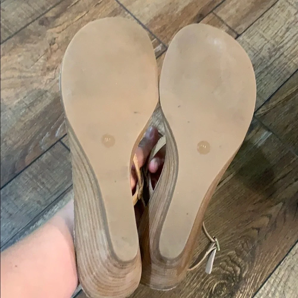 Tory Burch Beige Bow T-Strap Sandal with Gold Logo